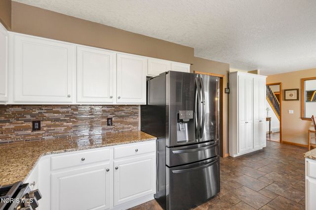 1492 Eastridge Drive, Waterville, OH 43566