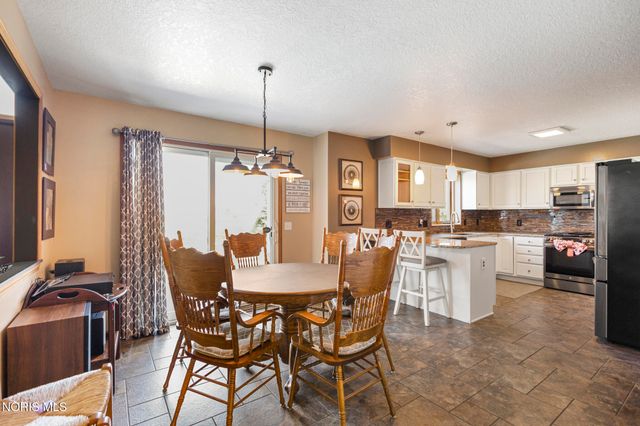 1492 Eastridge Drive, Waterville, OH 43566