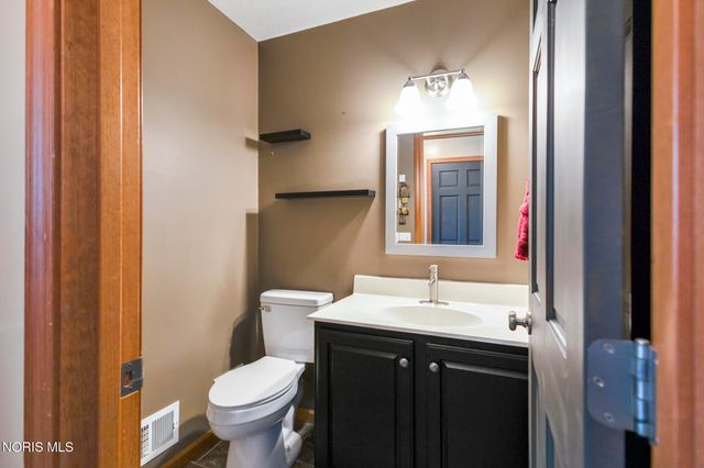 1492 Eastridge Drive, Waterville, OH 43566