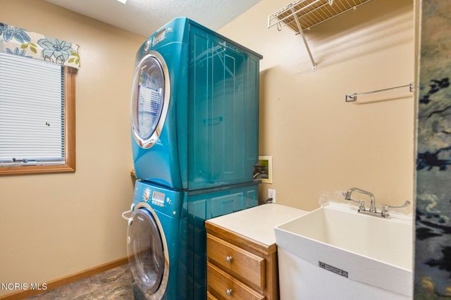 1492 Eastridge Drive, Waterville, OH 43566