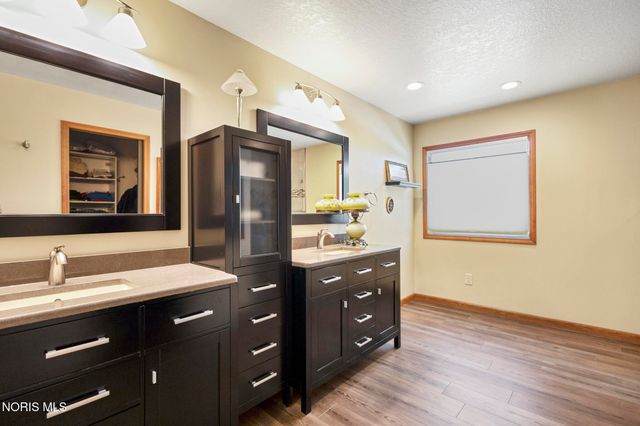 1492 Eastridge Drive, Waterville, OH 43566