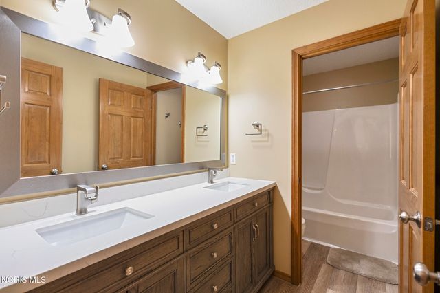 1492 Eastridge Drive, Waterville, OH 43566