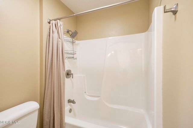 1492 Eastridge Drive, Waterville, OH 43566