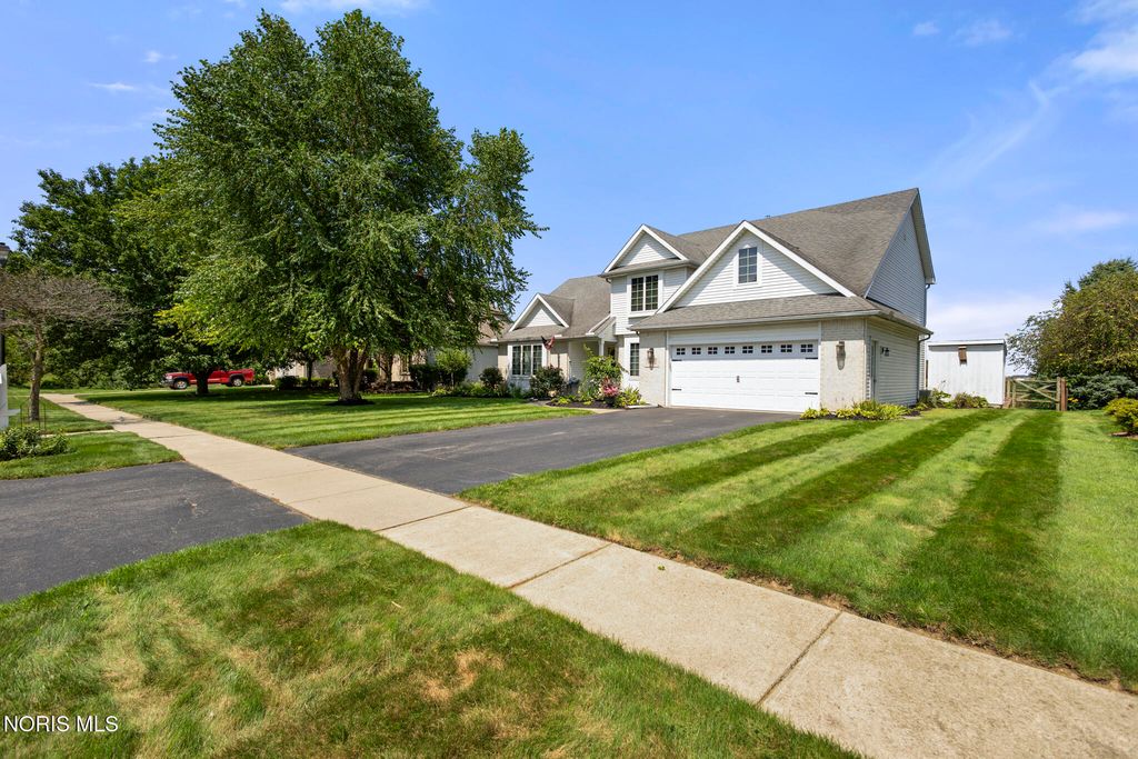 1492 Eastridge Drive, Waterville, OH 43566