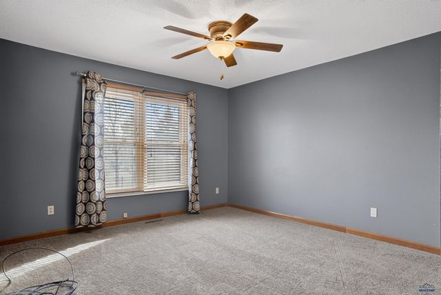 3934 PARKVIEW DR, Rapid City, SD 57701