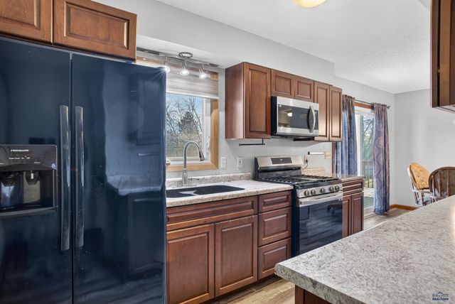 3934 PARKVIEW DR, Rapid City, SD 57701