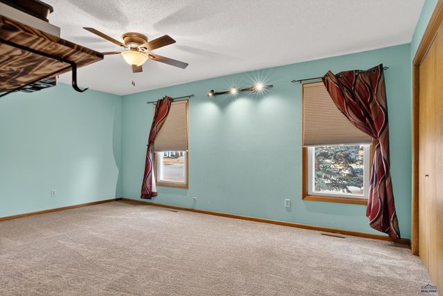 3934 PARKVIEW DR, Rapid City, SD 57701