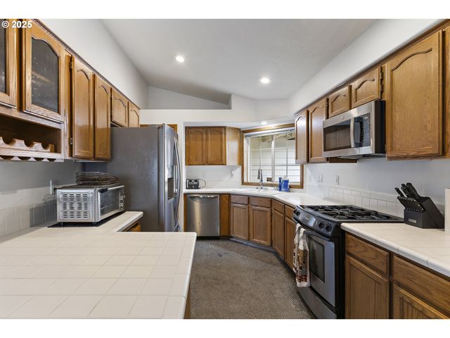 2981 Sw 31ST St, Gresham, OR 97080