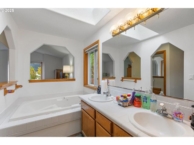 2981 Sw 31ST St, Gresham, OR 97080