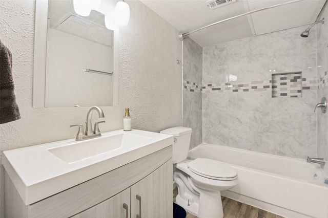 2108 Via Madonna, Carrollton, TX 75006