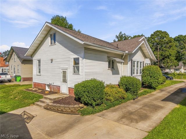 324 Woodrow Street NW, North Canton, OH 44720