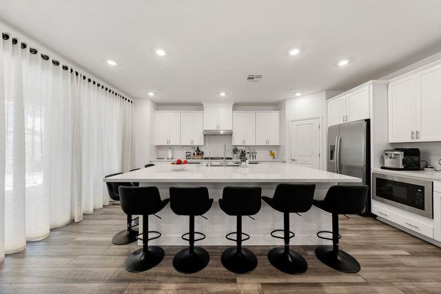 2008 La Sal Way, Roseville, CA 95747