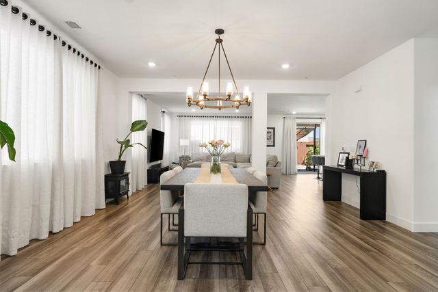 2008 La Sal Way, Roseville, CA 95747