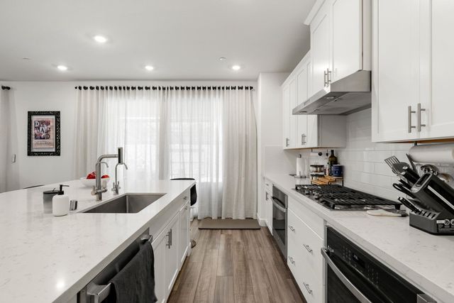 2008 La Sal Way, Roseville, CA 95747