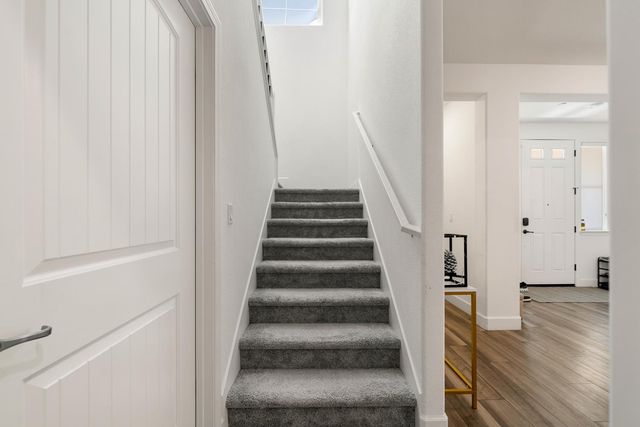 2008 La Sal Way, Roseville, CA 95747