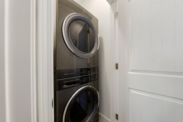 2008 La Sal Way, Roseville, CA 95747