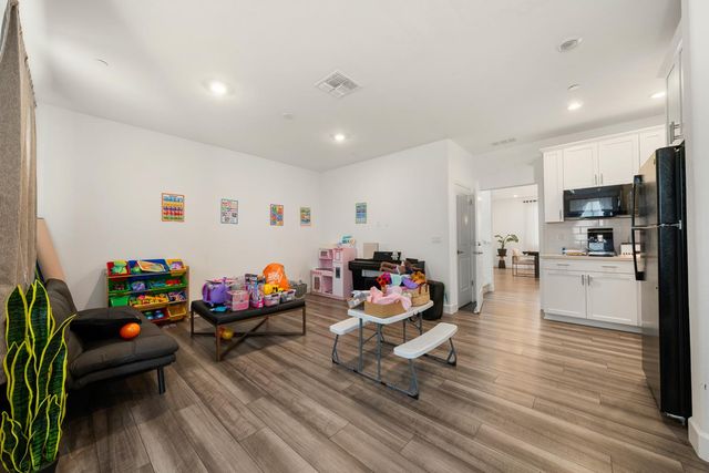 2008 La Sal Way, Roseville, CA 95747