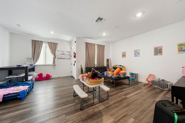 2008 La Sal Way, Roseville, CA 95747