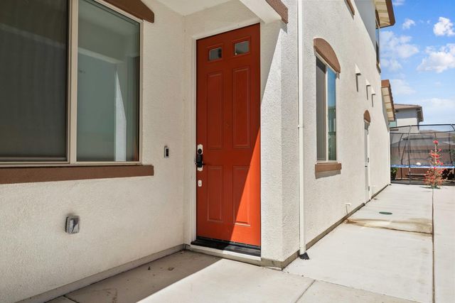 2008 La Sal Way, Roseville, CA 95747