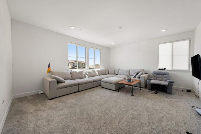 2008 La Sal Way, Roseville, CA 95747