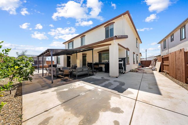 2008 La Sal Way, Roseville, CA 95747