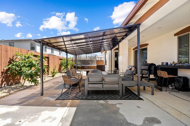 2008 La Sal Way, Roseville, CA 95747