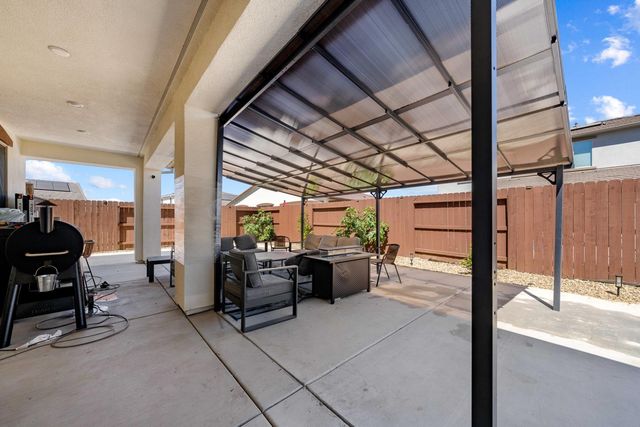 2008 La Sal Way, Roseville, CA 95747