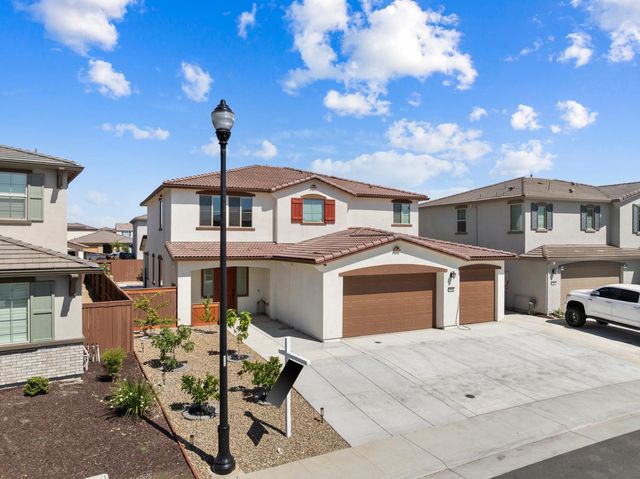 2008 La Sal Way, Roseville, CA 95747