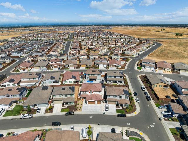 2008 La Sal Way, Roseville, CA 95747