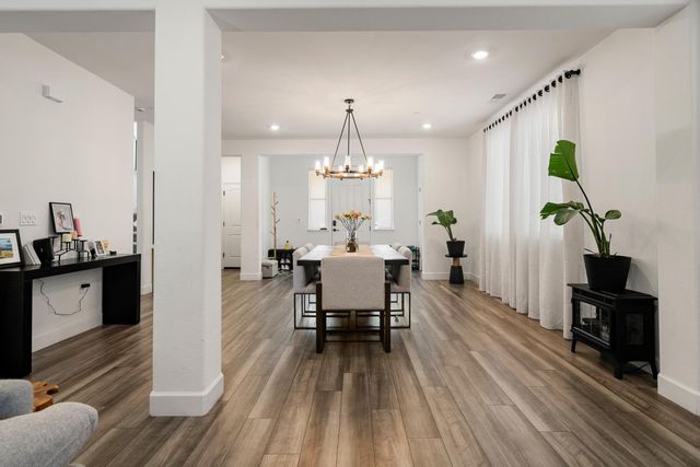 2008 La Sal Way, Roseville, CA 95747