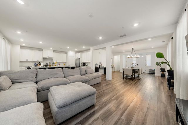 2008 La Sal Way, Roseville, CA 95747