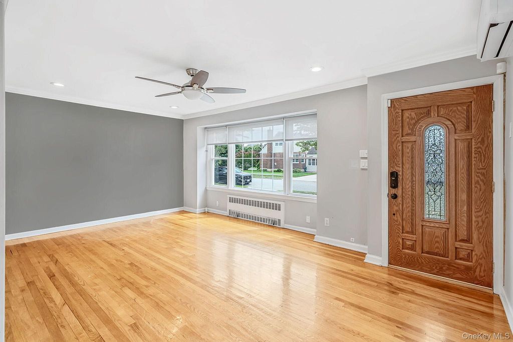 190 Albertson Place, Mineola, NY 11501 — photo 4