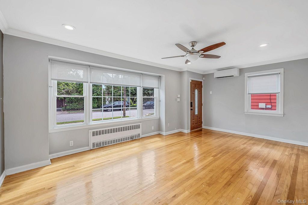 190 Albertson Place, Mineola, NY 11501 — photo 5