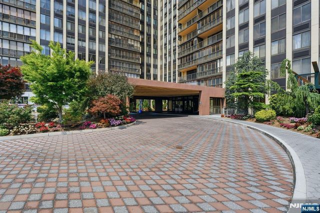 300 Winston Drive C0518, Cliffside Park, NJ 07010