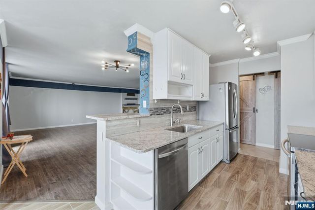 300 Winston Drive C0518, Cliffside Park, NJ 07010