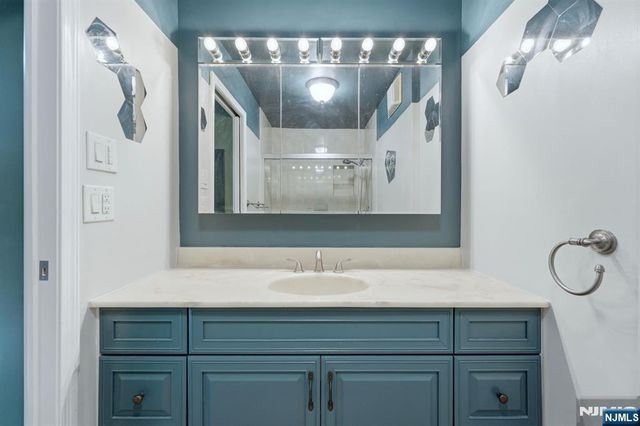 300 Winston Drive C0518, Cliffside Park, NJ 07010