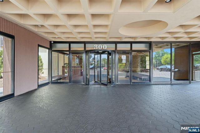 300 Winston Drive C0518, Cliffside Park, NJ 07010