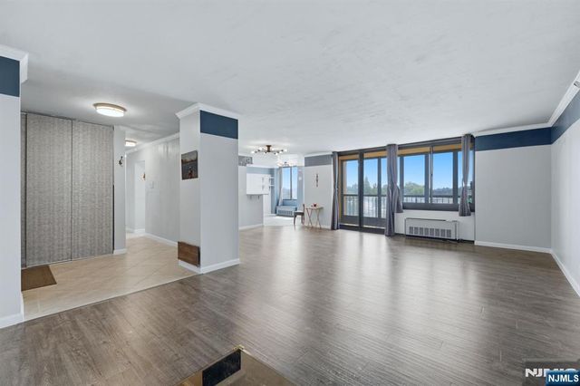 300 Winston Drive C0518, Cliffside Park, NJ 07010