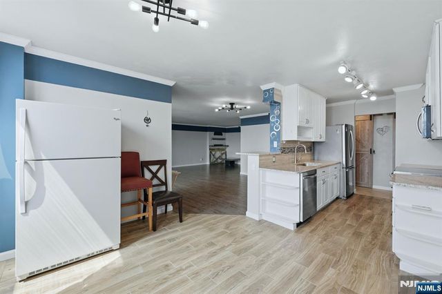 300 Winston Drive C0518, Cliffside Park, NJ 07010