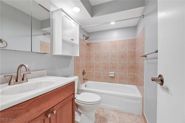 12900 Lake Avenue 321, Lakewood, OH 44107