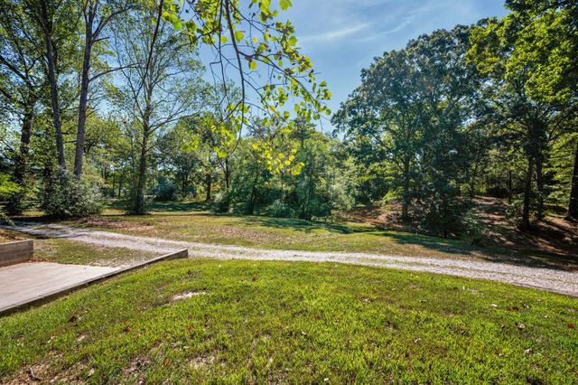 5835 Dog Creek Rd, Primm Springs, TN 38476