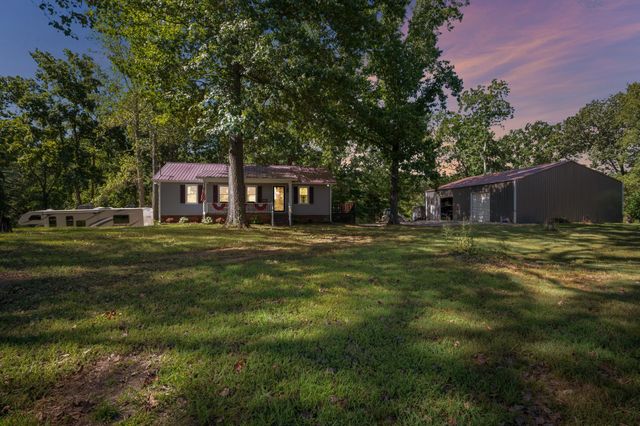 5835 Dog Creek Rd, Primm Springs, TN 38476