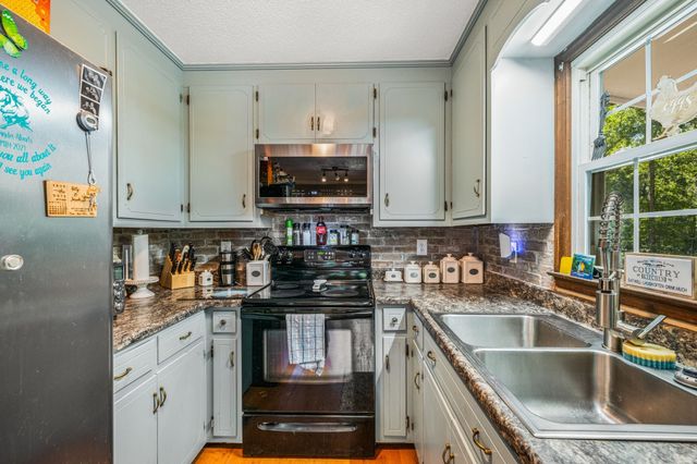 5835 Dog Creek Rd, Primm Springs, TN 38476