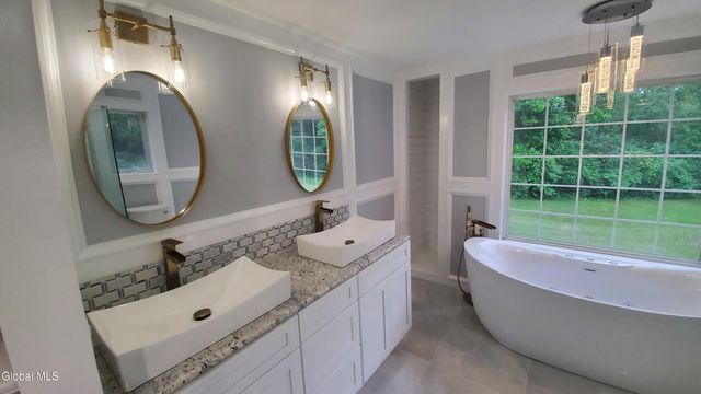 2820 Balltown Road, Niskayuna, NY 12309