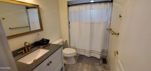 2820 Balltown Road, Niskayuna, NY 12309