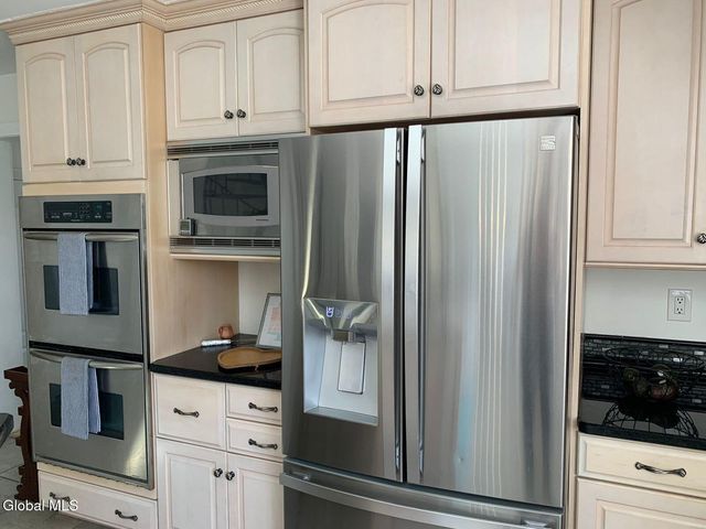 2820 Balltown Road, Niskayuna, NY 12309