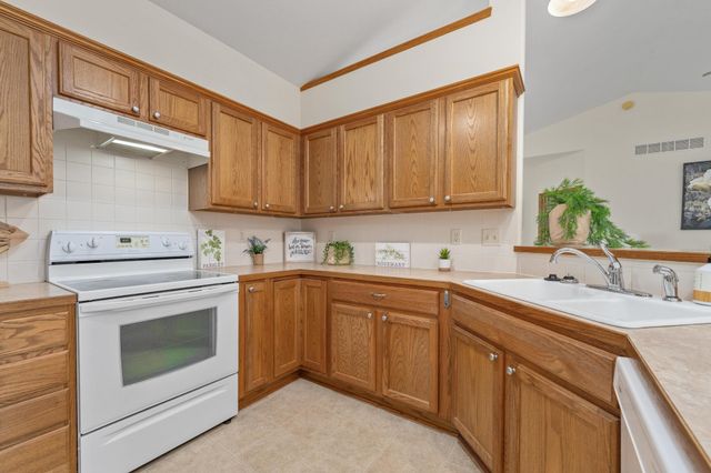 8615 W Brookview St, Wichita, KS 67205