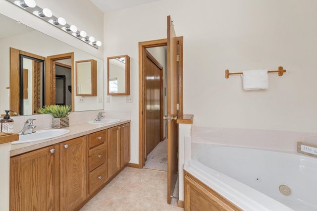 8615 W Brookview St, Wichita, KS 67205