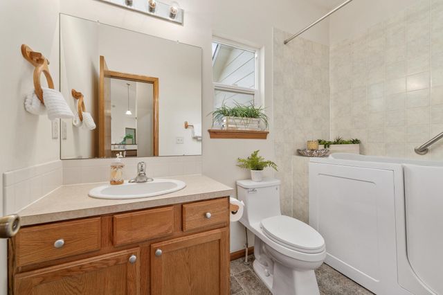 8615 W Brookview St, Wichita, KS 67205