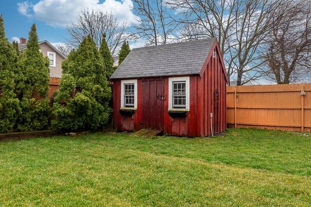 125 Vine St, East Providence, RI 02914